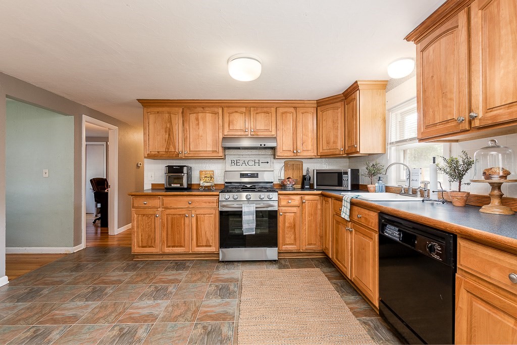 77 Swifts Beach Road Wareham, MA 02571 - Photo 3 of 21 Gallery Image 3