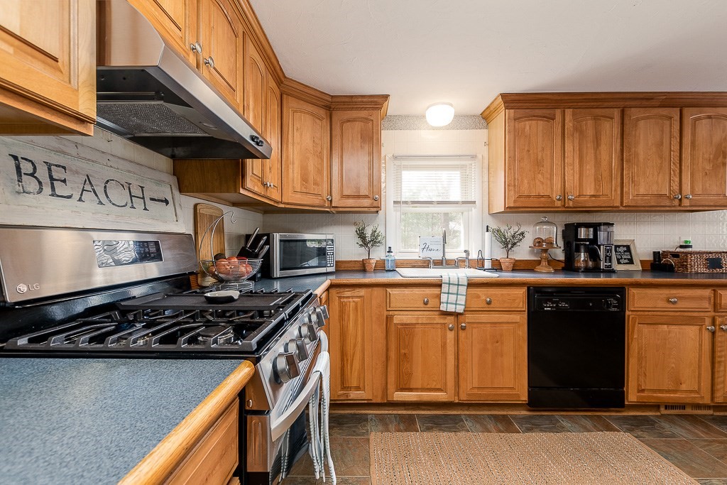 77 Swifts Beach Road Wareham, MA 02571 - Photo 4 of 21 Gallery Image 4