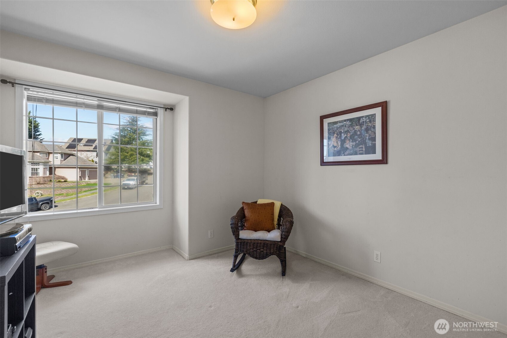 2414 Kennewick Place Northeast Renton, WA 98056 - Photo 23 of 40 a living room with furniture and a window
