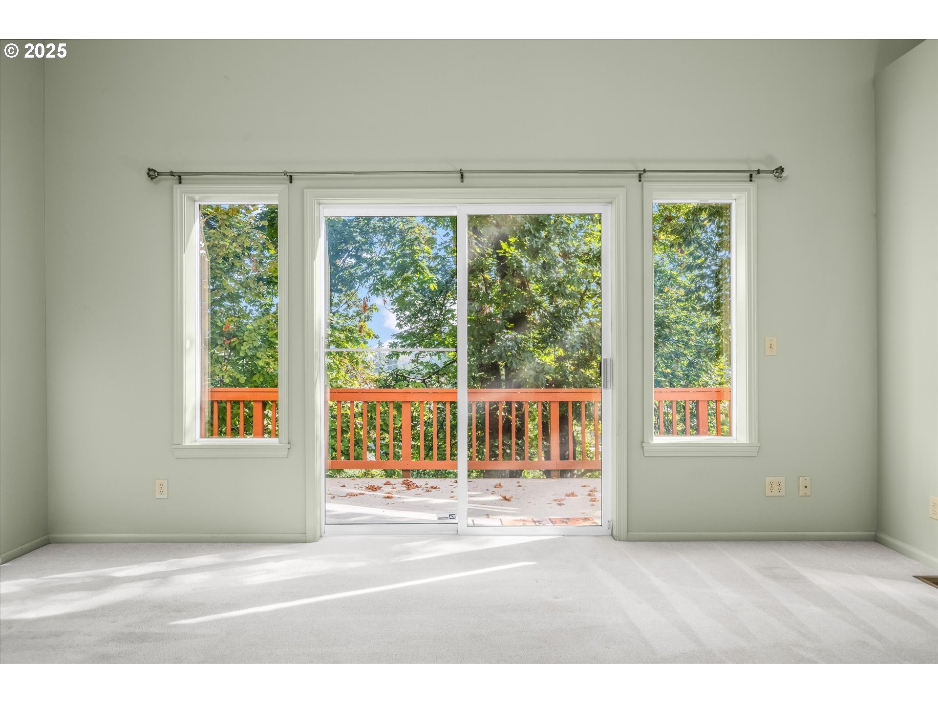 4324 Forsythia Street Springfield, OR 97478 - Photo 11 of 47 Living Room
