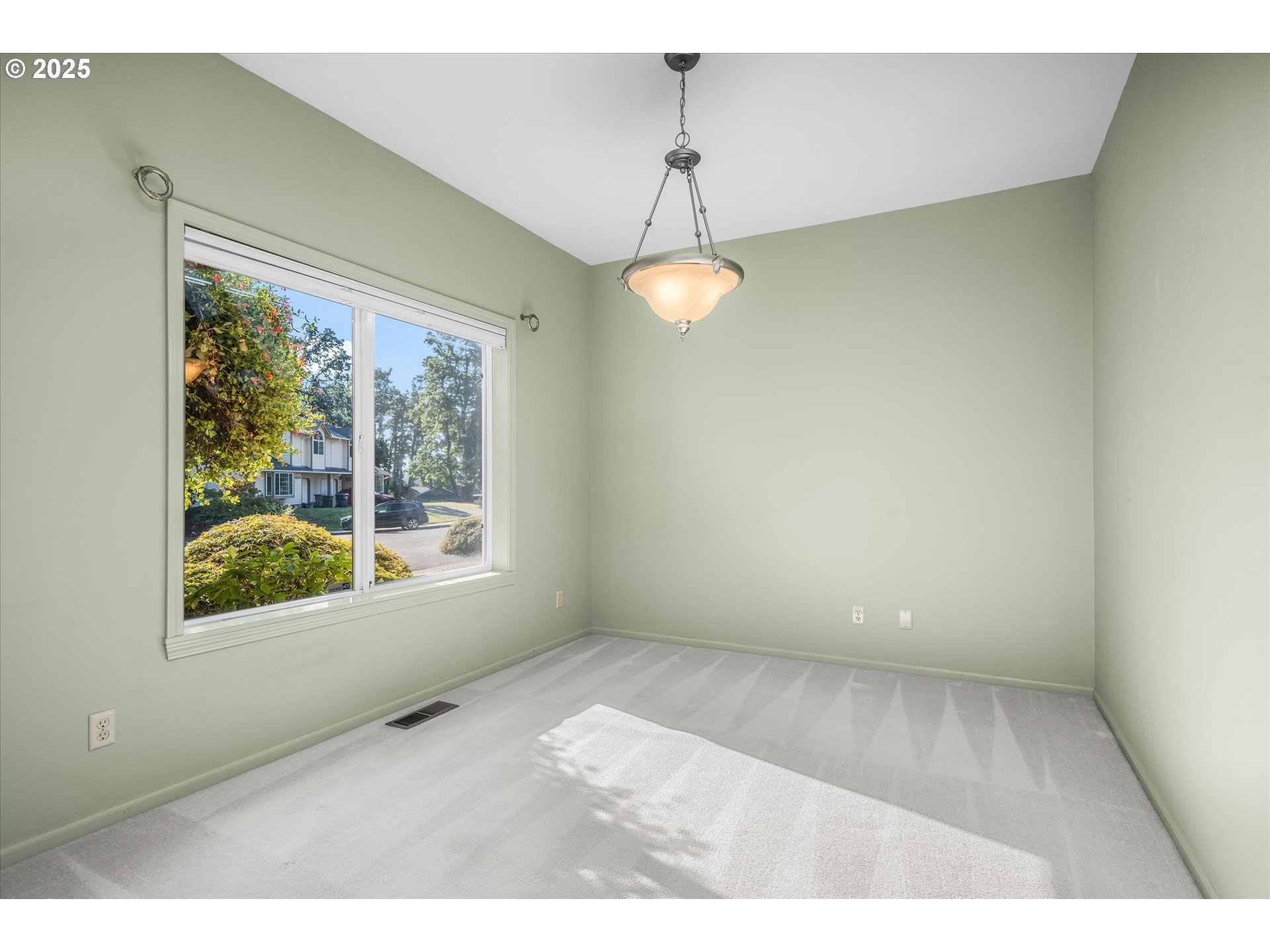 4324 Forsythia Street Springfield, OR 97478 - Photo 12 of 47 Dining Room