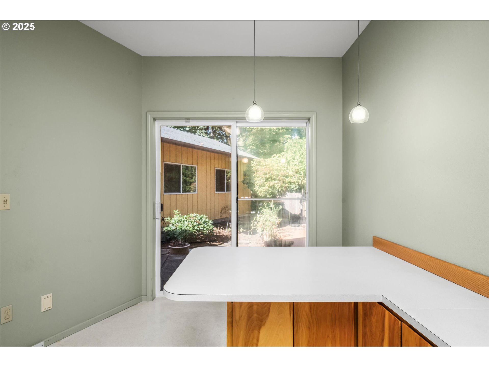 4324 Forsythia Street Springfield, OR 97478 - Photo 15 of 47