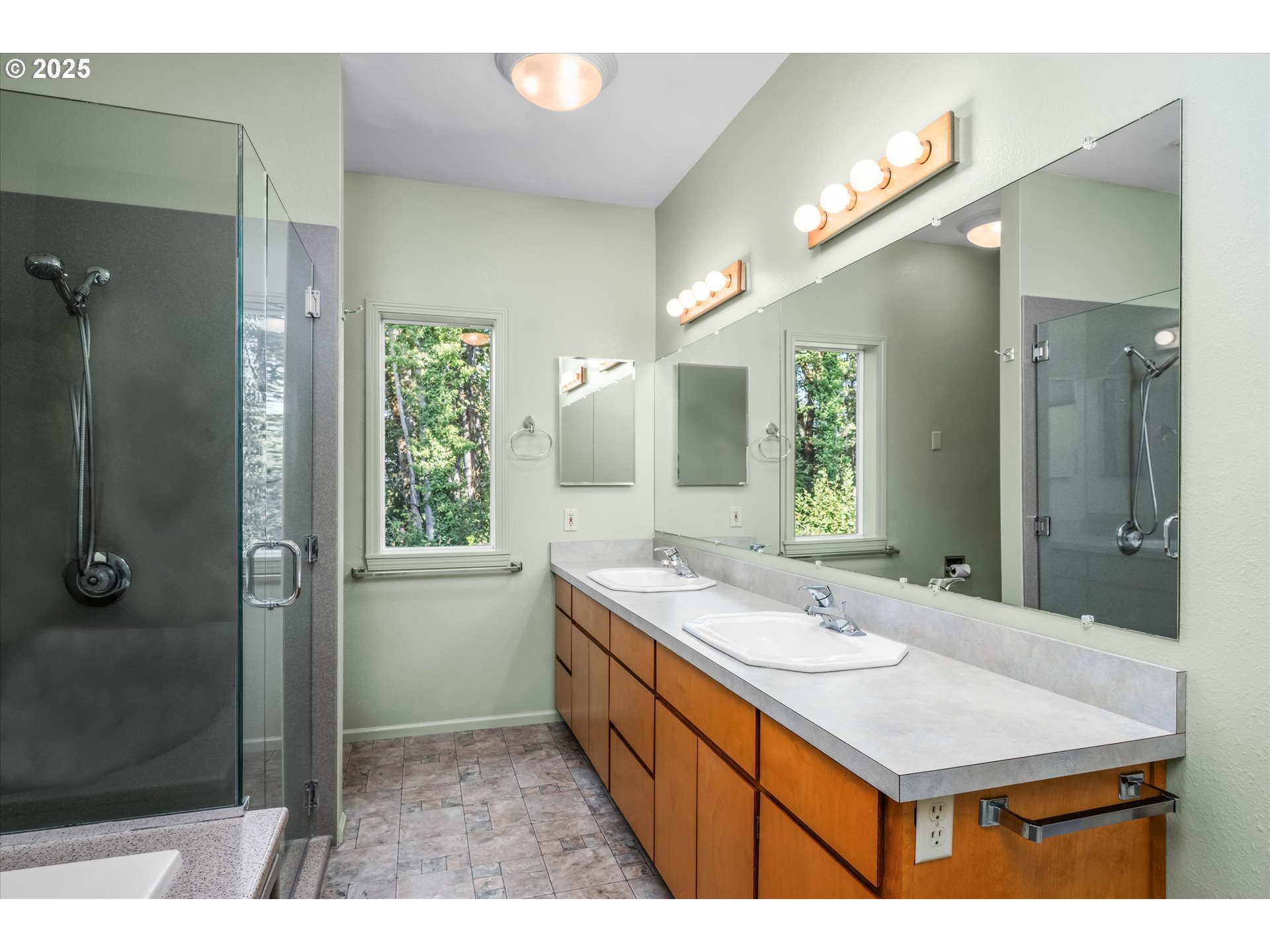 4324 Forsythia Street Springfield, OR 97478 - Photo 20 of 47 Bathroom