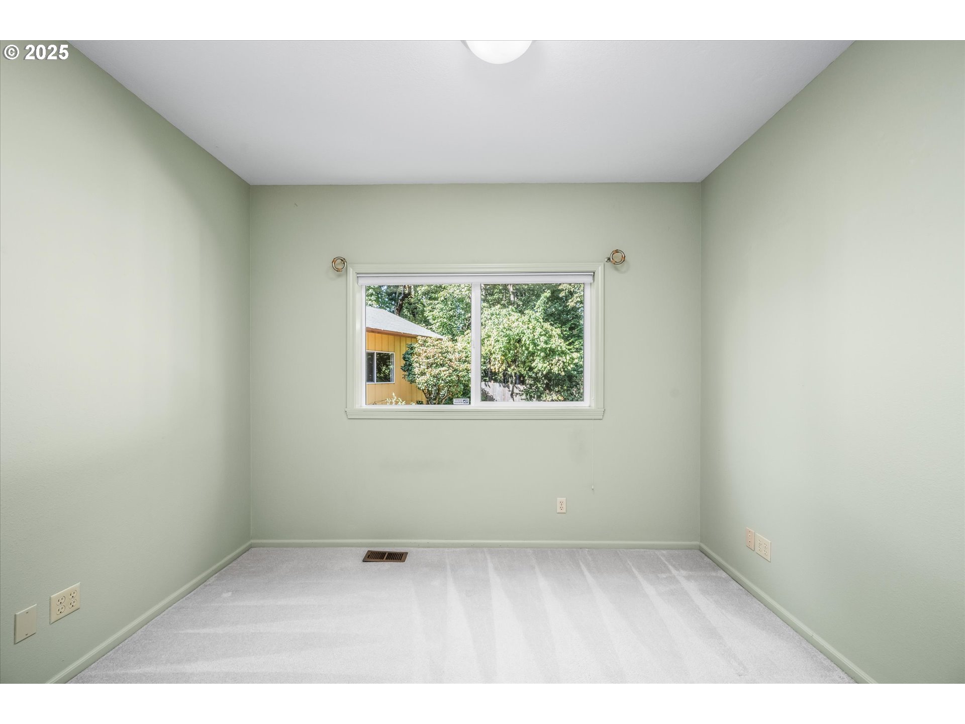 4324 Forsythia Street Springfield, OR 97478 - Photo 23 of 47 Bedroom