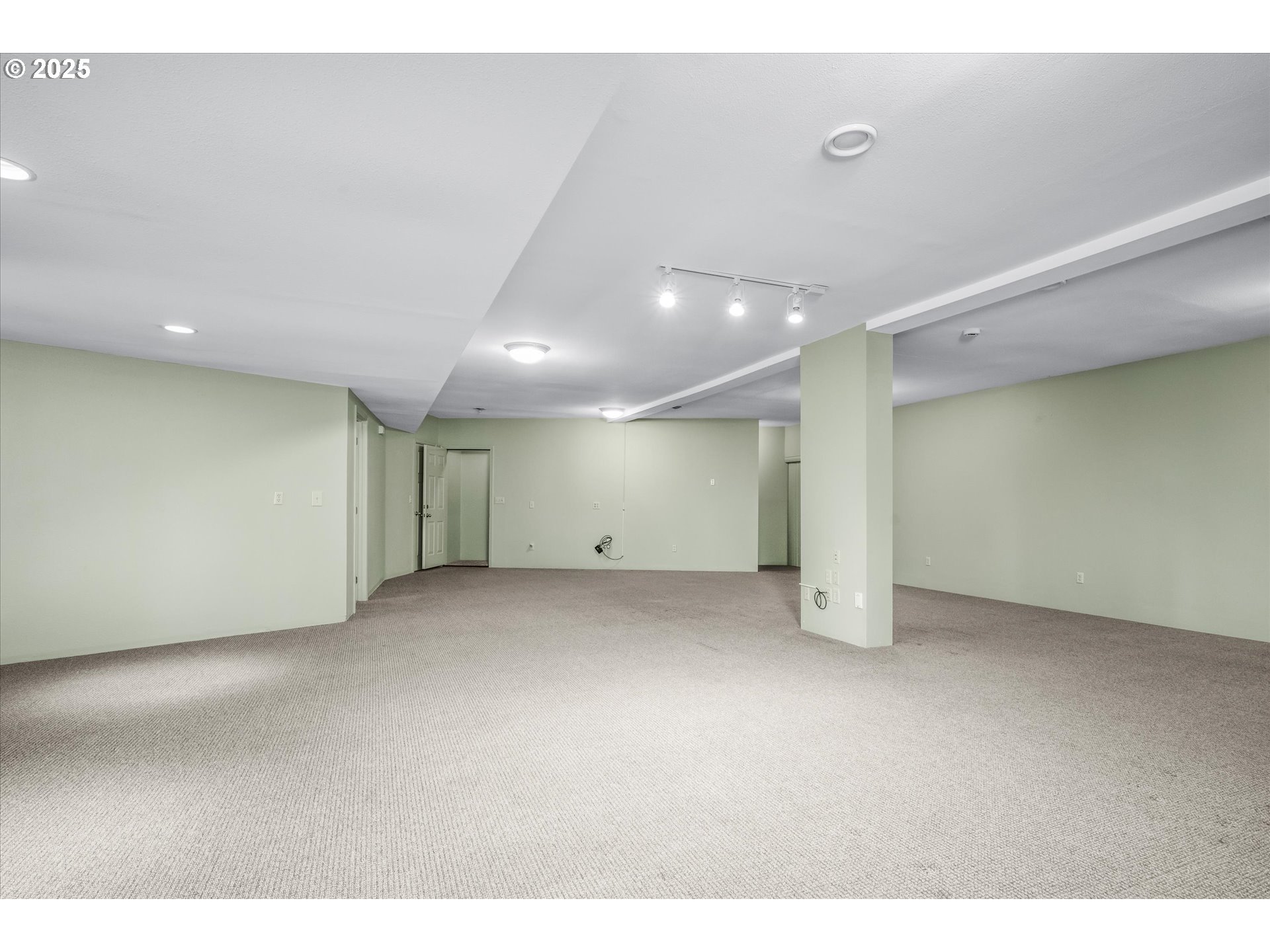 4324 Forsythia Street Springfield, OR 97478 - Photo 29 of 47 Family Room