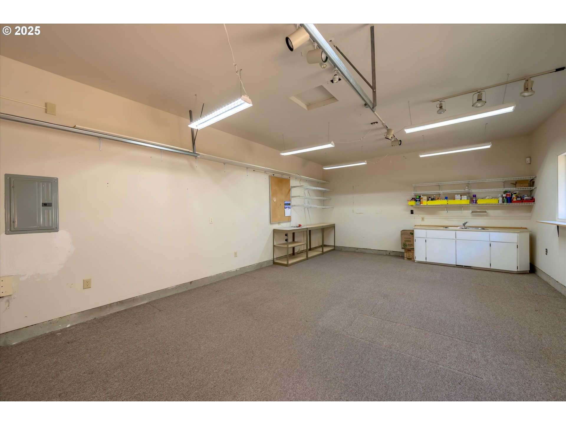 4324 Forsythia Street Springfield, OR 97478 - Photo 32 of 47 Shop