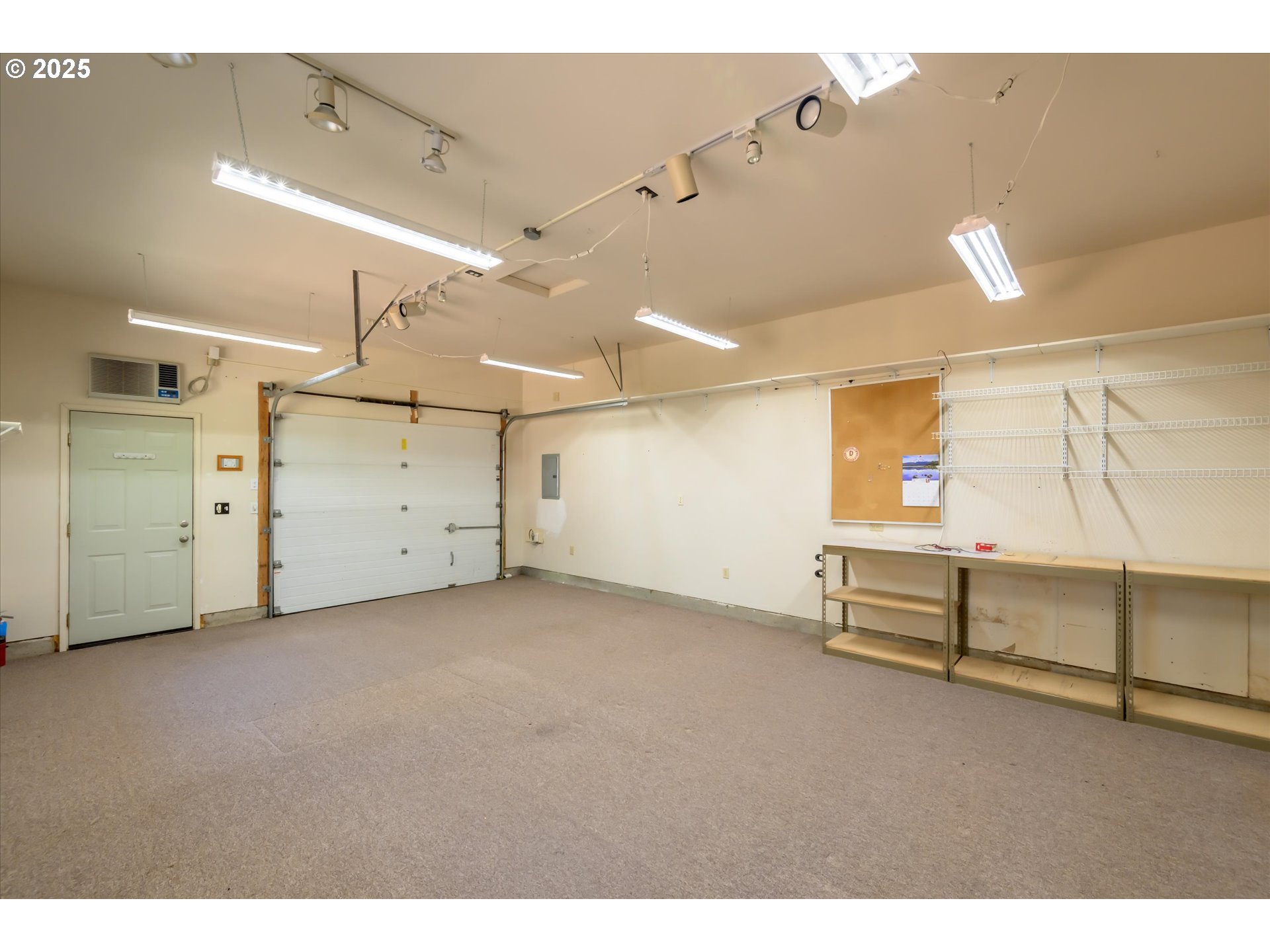 4324 Forsythia Street Springfield, OR 97478 - Photo 33 of 47 Shop