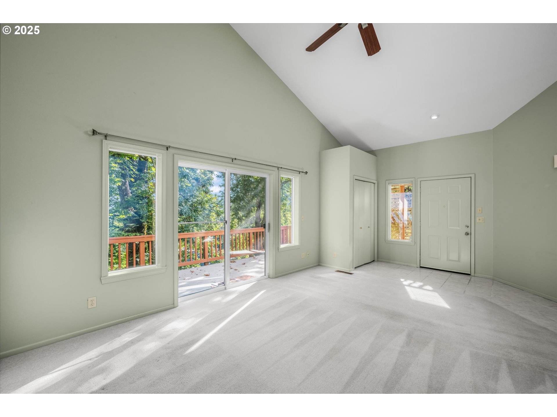 4324 Forsythia Street Springfield, OR 97478 - Photo 9 of 47 Living Room
