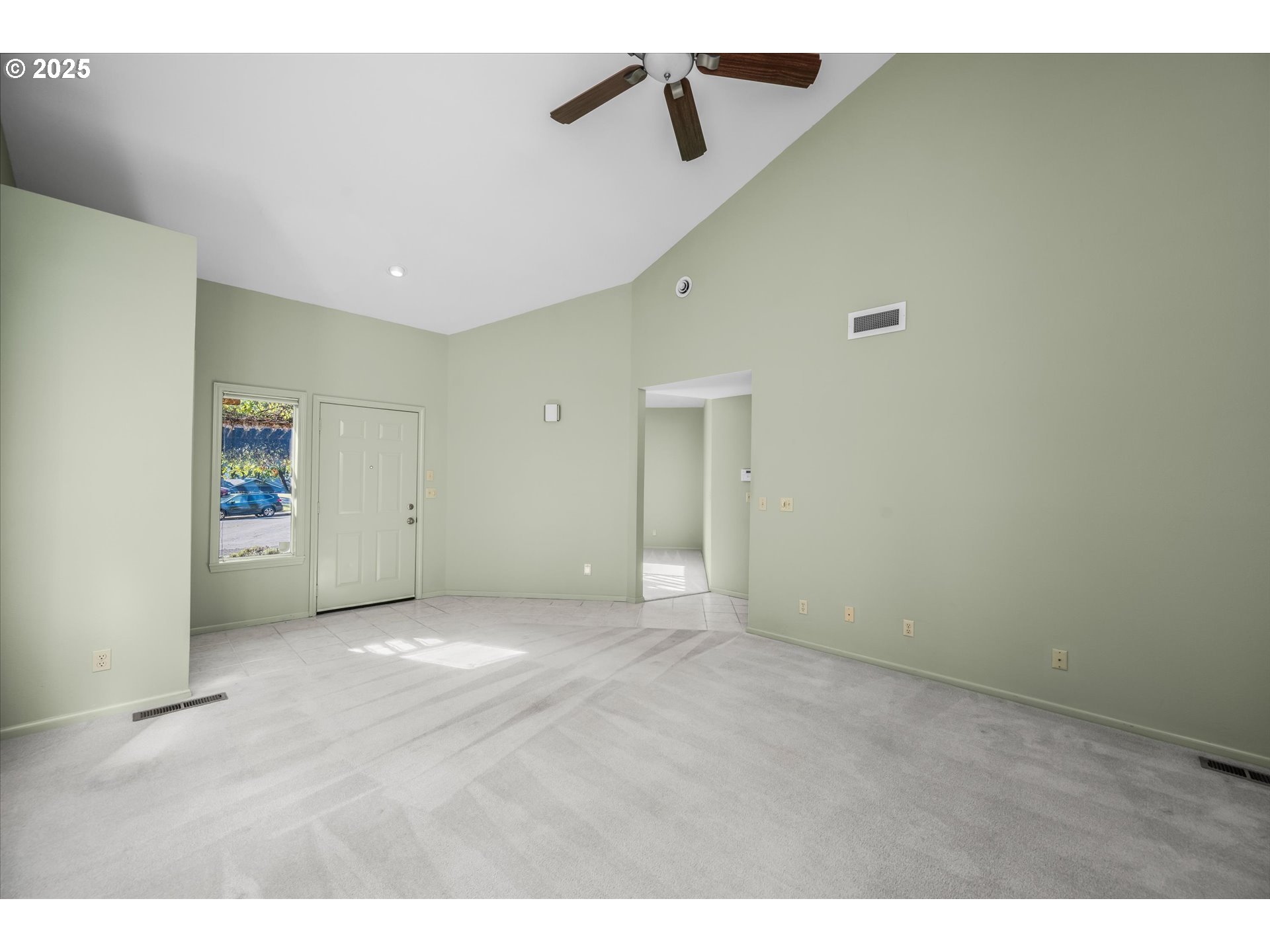 4324 Forsythia Street Springfield, OR 97478 - Photo 10 of 47 Living Room