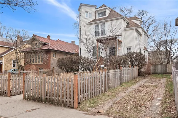 $799,000 | 1929 West Lunt Avenue, Chicago, IL 60626
