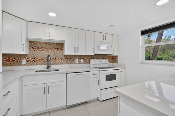 $2,050 | 10110 Boca Entrada Boulevard, Unit 305, Boca Raton, FL 33428