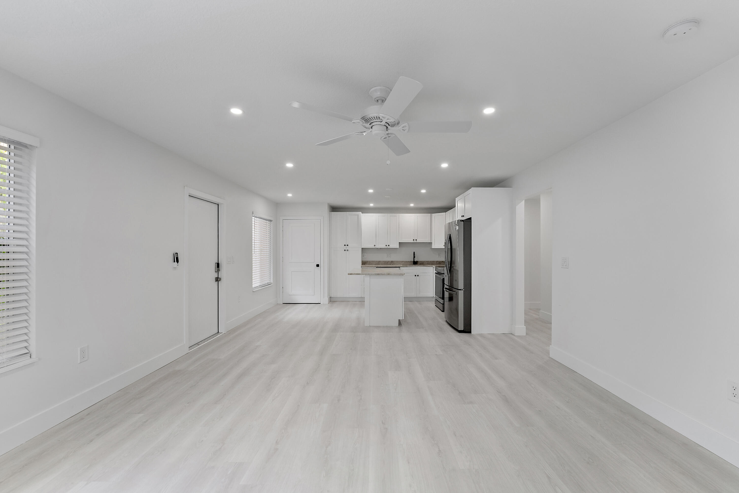 1279 Beach Road, Unit 3 West Palm Beach, FL 33404 - Photo 4 of 27 04-DSC09083