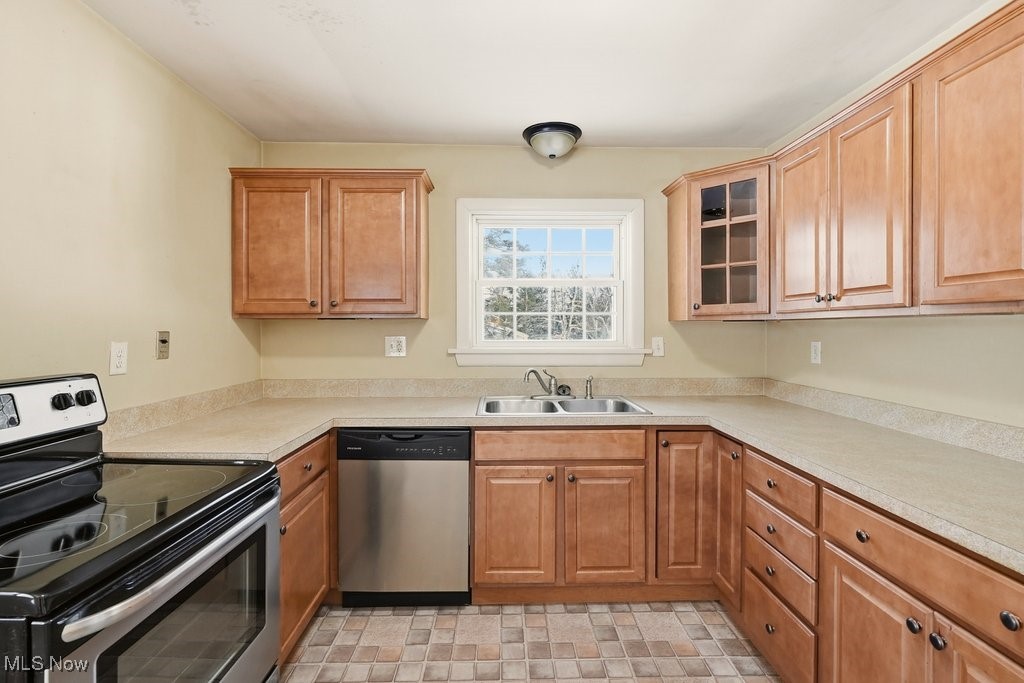 19120 Haskins Road Chagrin Falls, OH 44023 - Photo 10 of 34 Abundant amount of cabinet space