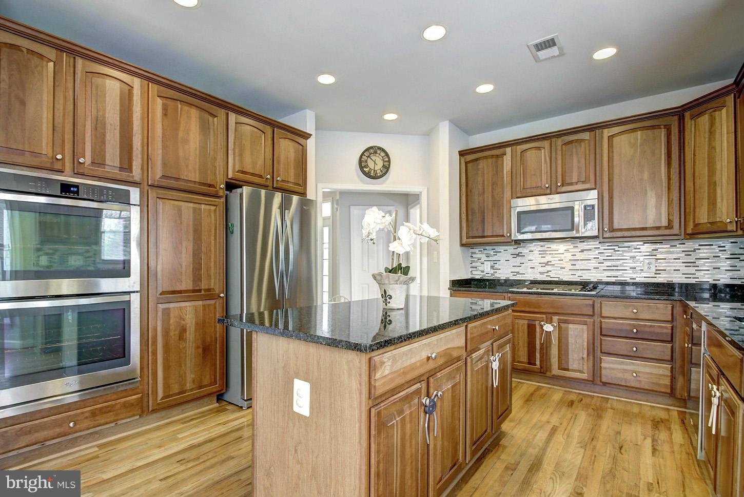 2173 South Glebe Road Arlington, VA 22206 - Photo 5 of 30 Stainless Steel Appliances and Granite
