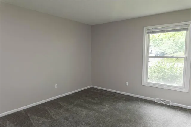 $338,000 | 5710 Northwest Raintree Drive, Parkville, MO 64152