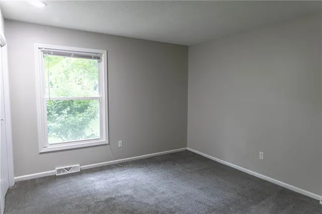 $338,000 | 5710 Northwest Raintree Drive, Parkville, MO 64152