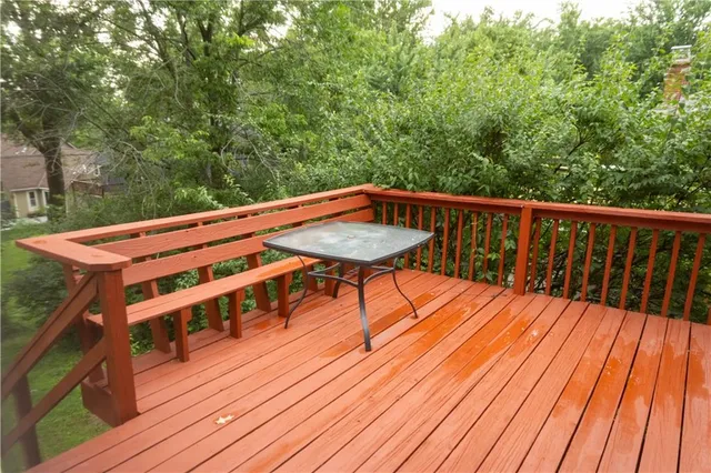 $338,000 | 5710 Northwest Raintree Drive, Parkville, MO 64152