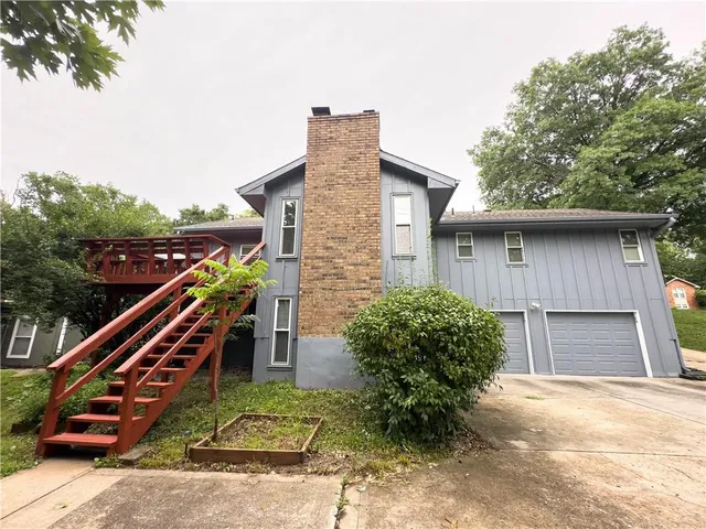 $338,000 | 5710 Northwest Raintree Drive, Parkville, MO 64152