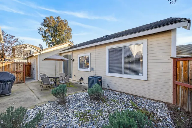 $450,000 | 9365 Laguna Pointe Way, Elk Grove, CA 95758