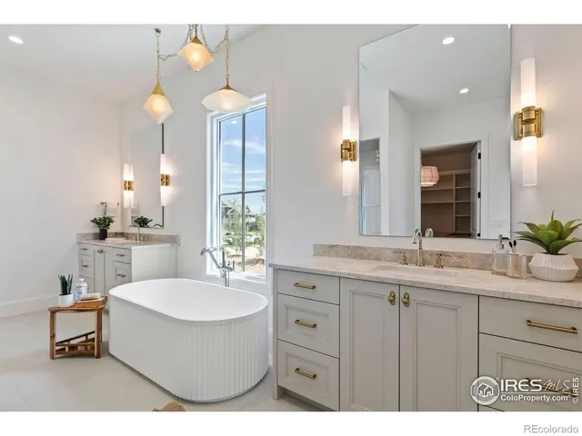 a view of a storage & utility room with washer and dryer