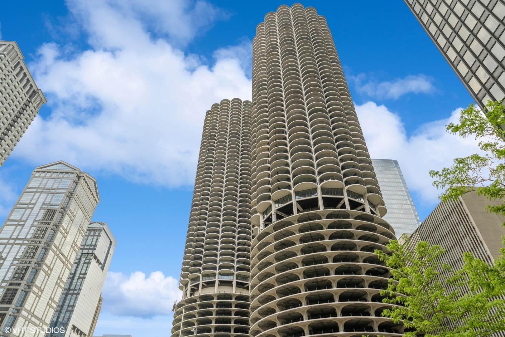 300 North State Street, Unit 5503 Chicago, IL 60654 - Photo 1 of 12 a view of a large building