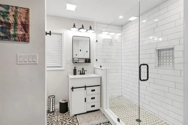 $5,000 | 2141 Hyde Park Street, Sarasota, FL 34239