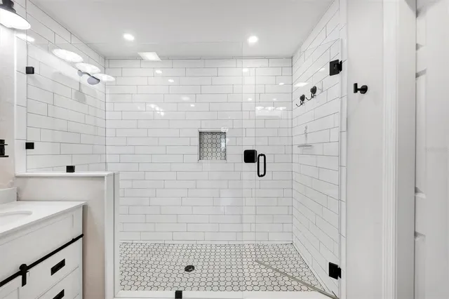 $5,000 | 2141 Hyde Park Street, Sarasota, FL 34239