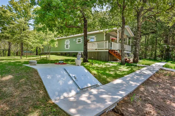 $825,000 | 100 Shawnee Trail West, Whitesboro, TX 76273