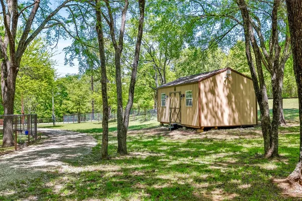 $825,000 | 100 Shawnee Trail West, Whitesboro, TX 76273