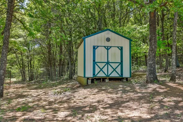 $825,000 | 100 Shawnee Trail West, Whitesboro, TX 76273