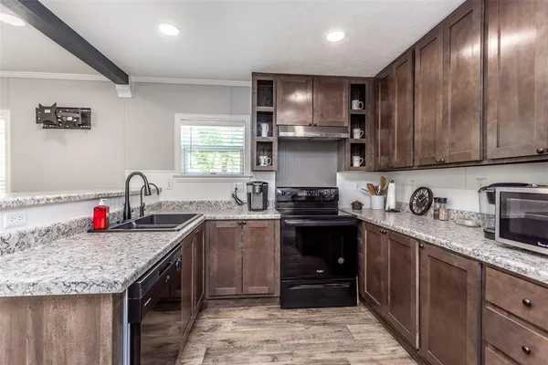 $825,000 | 100 Shawnee Trail West, Whitesboro, TX 76273
