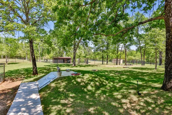 $825,000 | 100 Shawnee Trail West, Whitesboro, TX 76273