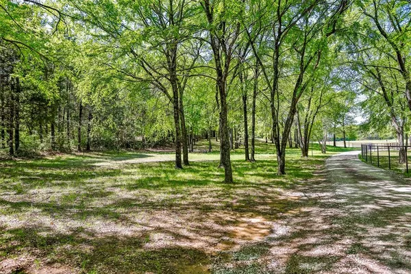 $825,000 | 100 Shawnee Trail West, Whitesboro, TX 76273