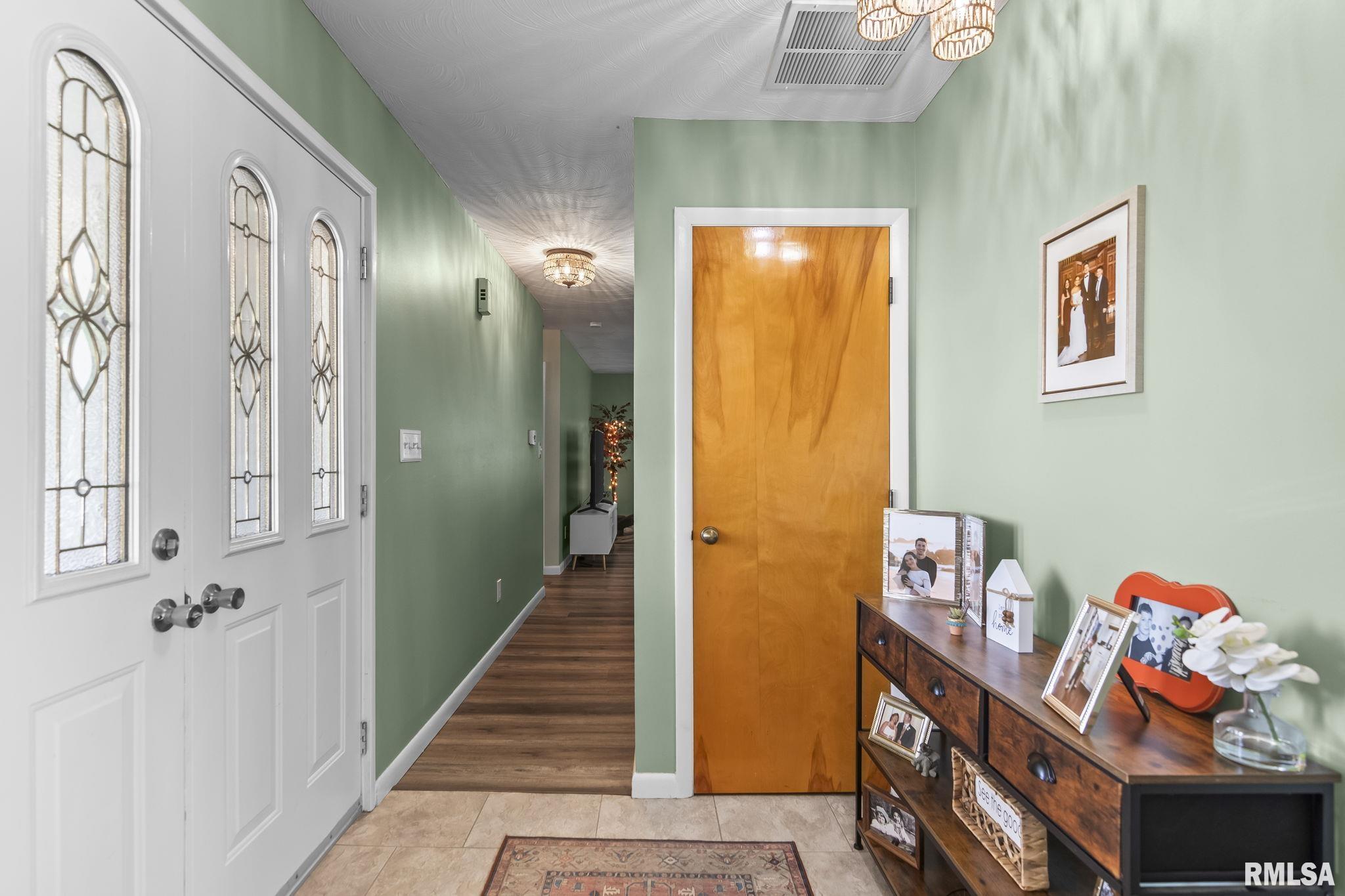 1070 Green Acres Lane Springfield, IL 62707 - Photo 5 of 43 Gallery Image 5