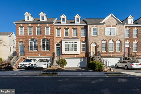 $3,950 | 12162 Caldicot Lane, Fairfax, VA 22030