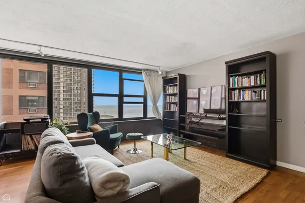 $325,000 | 5801 North Sheridan Road, Unit 7B, Chicago, IL 60660
