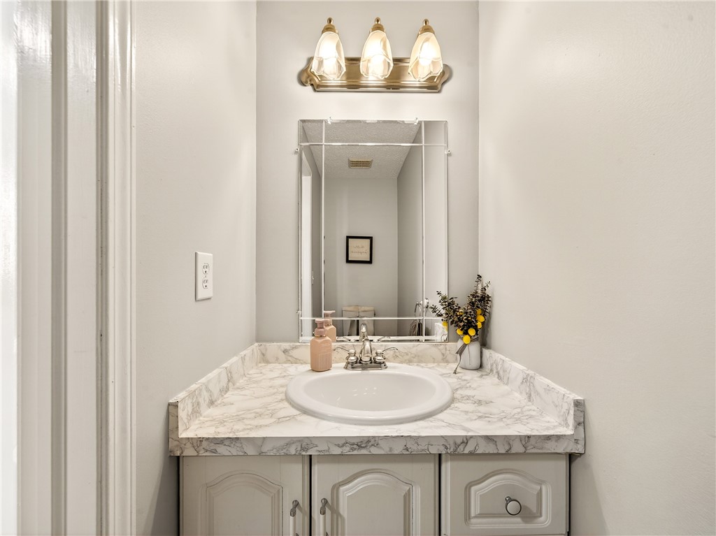 152 Fawn Lane Webster, NY 14580 - Photo 13 of 30 First Floor Powder Room