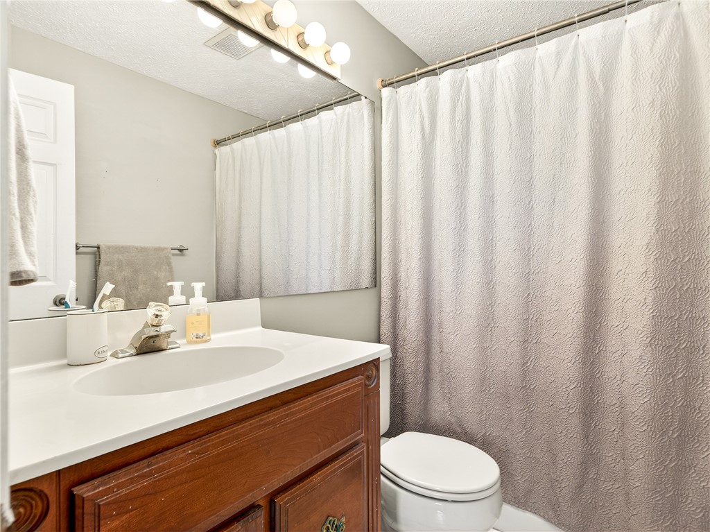 152 Fawn Lane Webster, NY 14580 - Photo 21 of 30 Principle bath has excellent counter and storage