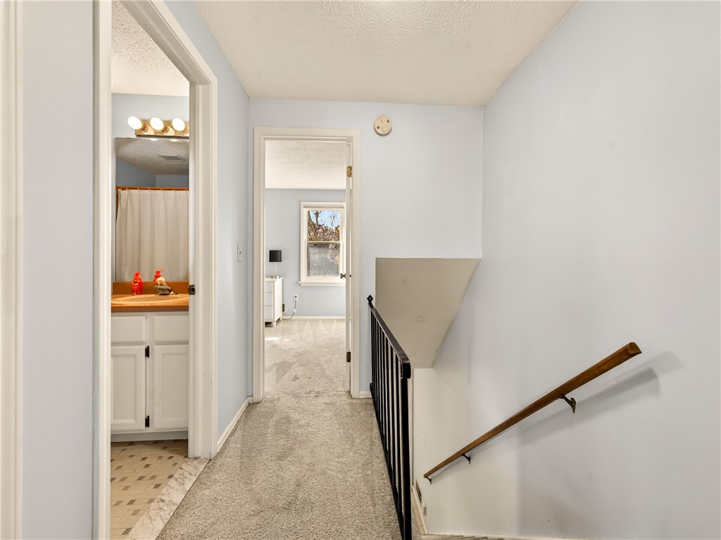 152 Fawn Lane Webster, NY 14580 - Photo 22 of 30 2nd Level Hallway to Main full bath and 2nd bedroo