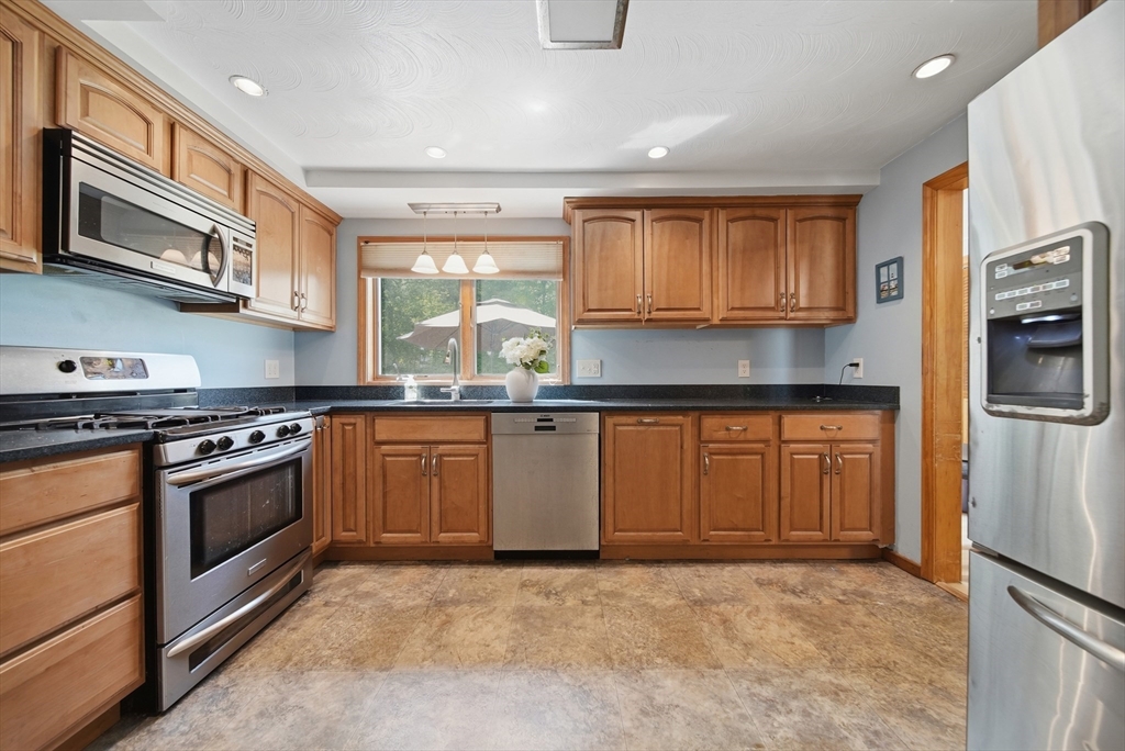 20 Wildes Road Chelmsford, MA 01824 - Photo 8 of 42 Gallery Image 8
