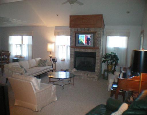 2231 Ridge Road McKeesport, PA 15135 - Photo 3 of 18 Living Room.