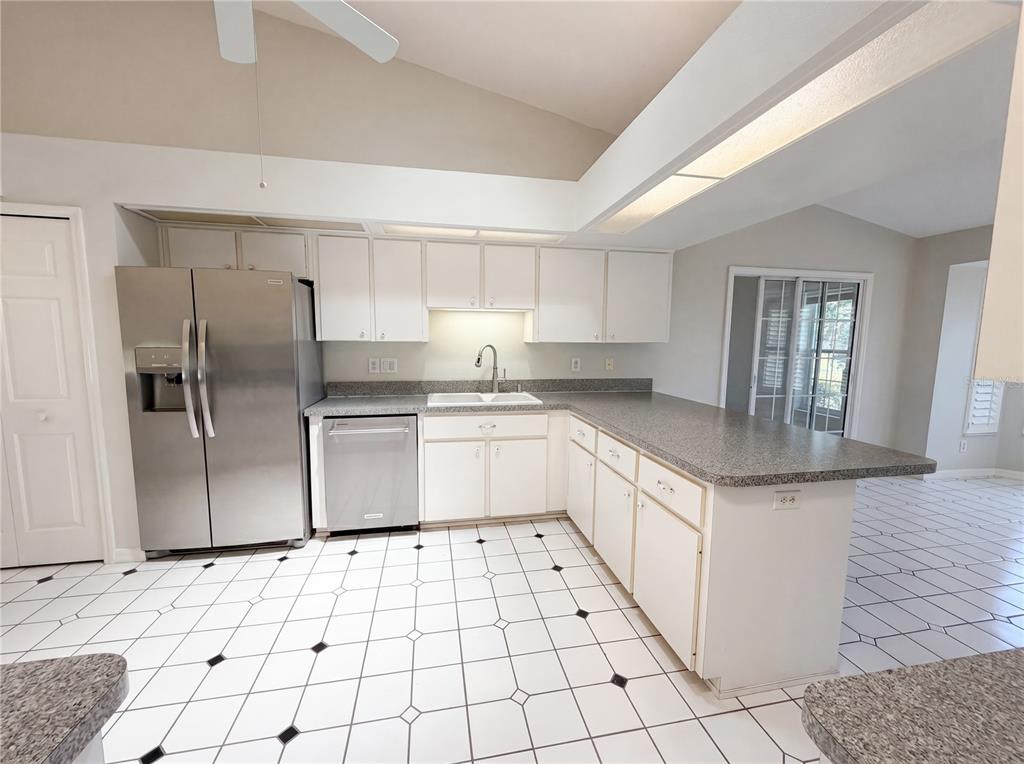 27305 Racquet Circle Leesburg, FL 34748 - Photo 7 of 28