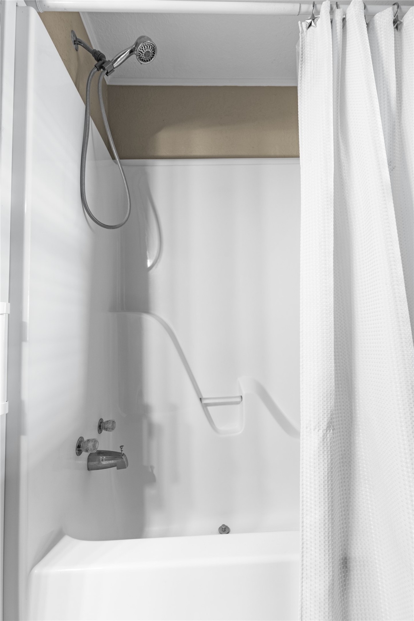 174 Lake Front Drive Trinity, TX 75862 - Photo 24 of 44 a bathroom with a bath tub