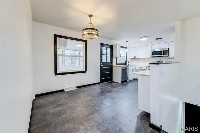 $159,500 | 9737 Calumet Drive, St. Louis, MO 63137