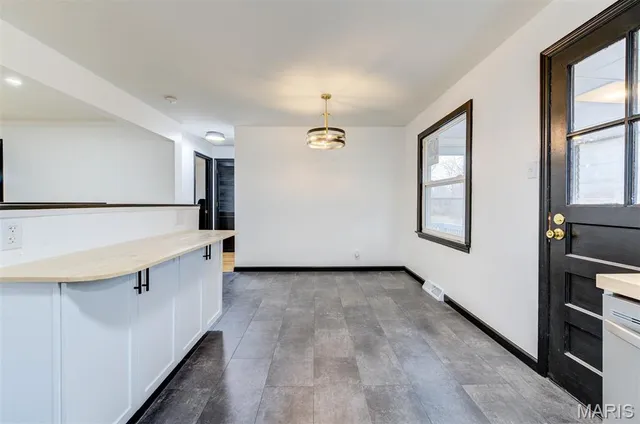 $159,500 | 9737 Calumet Drive, St. Louis, MO 63137