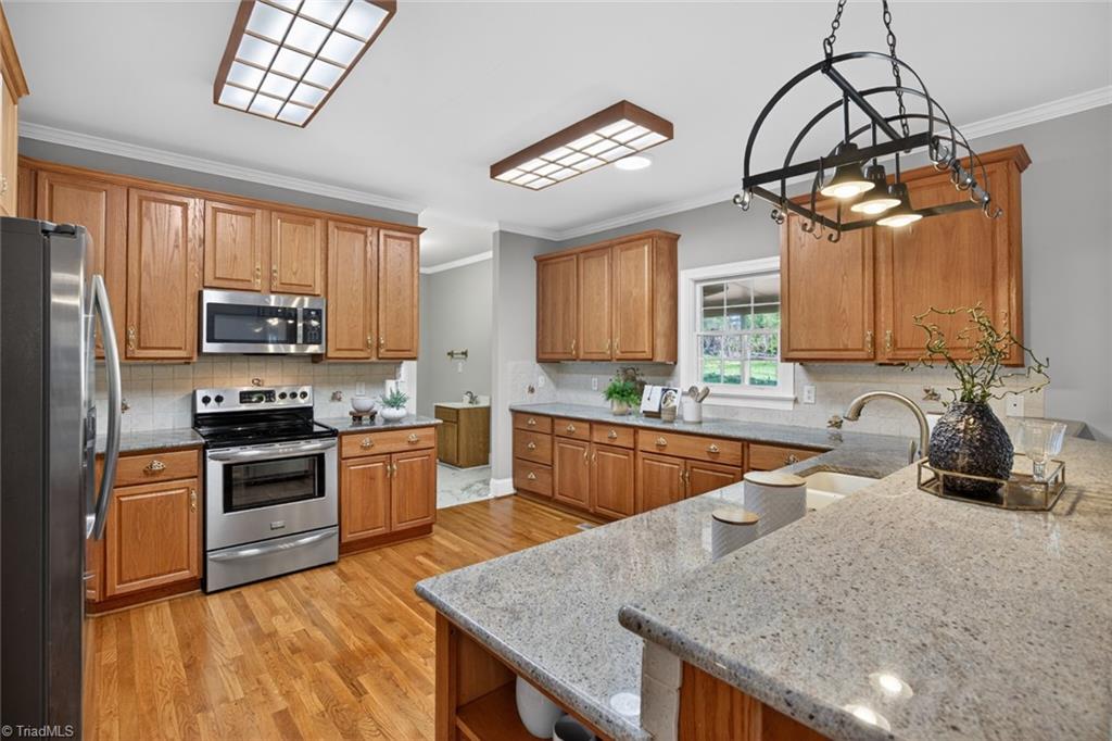 1747 Scalesville Road Summerfield, NC 27358 - Photo 11 of 49 Kitchen