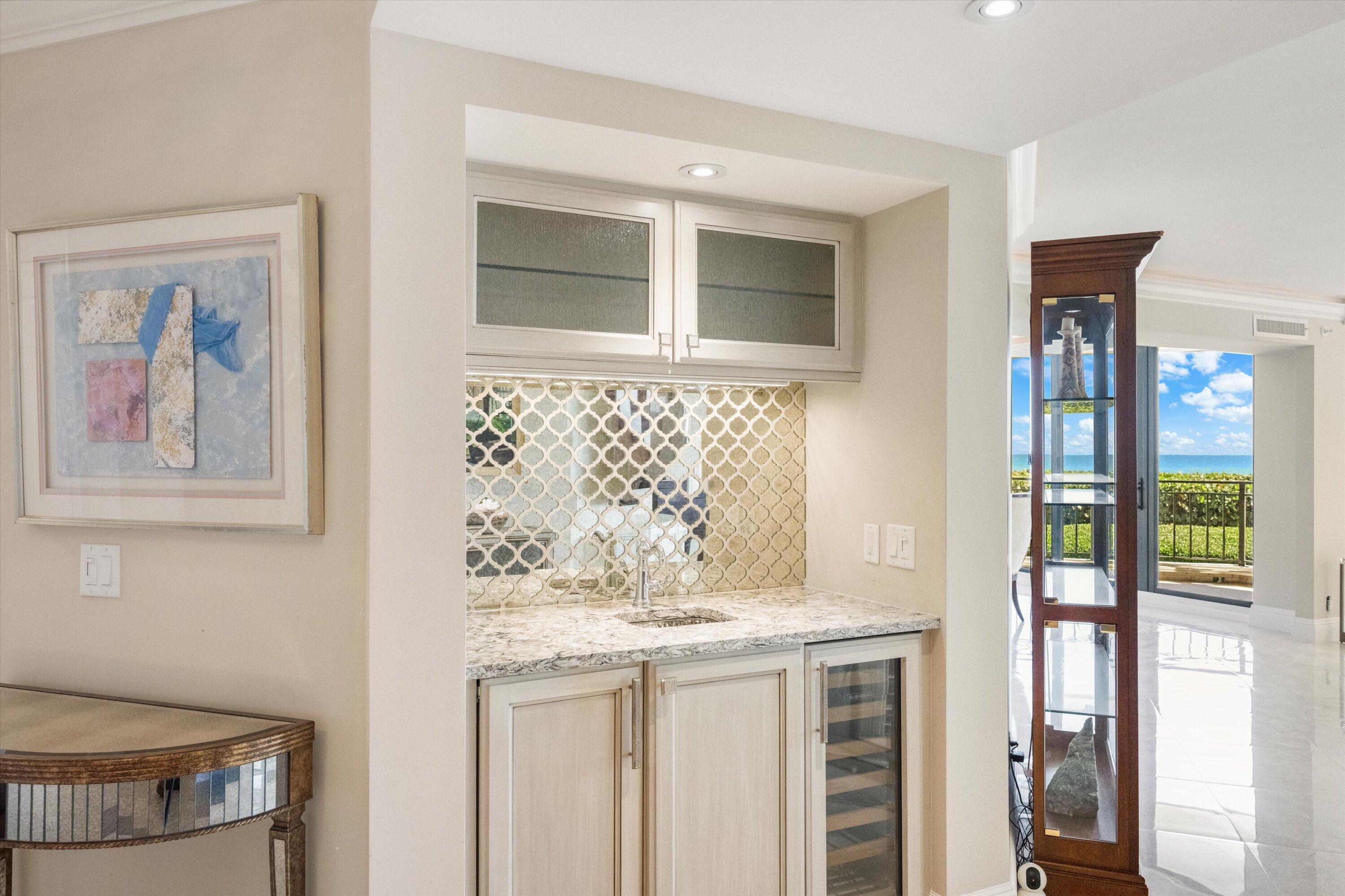 19850 South Beach Road, Unit 2B Jupiter, FL 33469 - Photo 4 of 50 Wet Bar