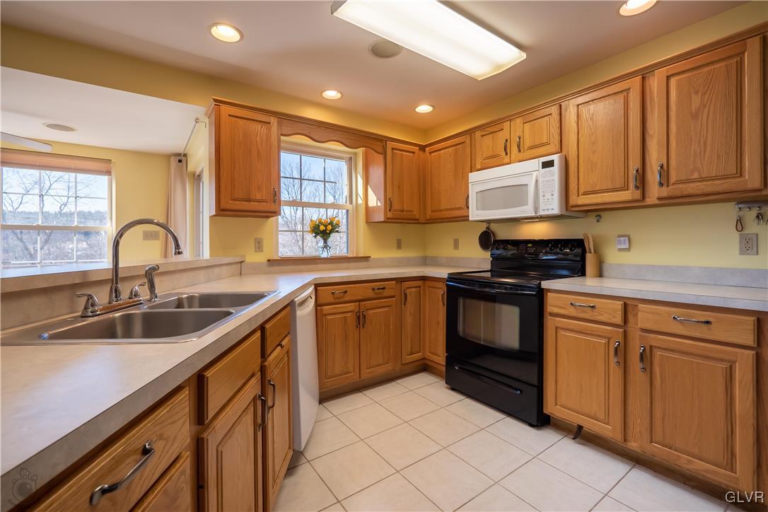 827 Pheasant Run Road Effort, PA 18330 - Photo 11 of 50