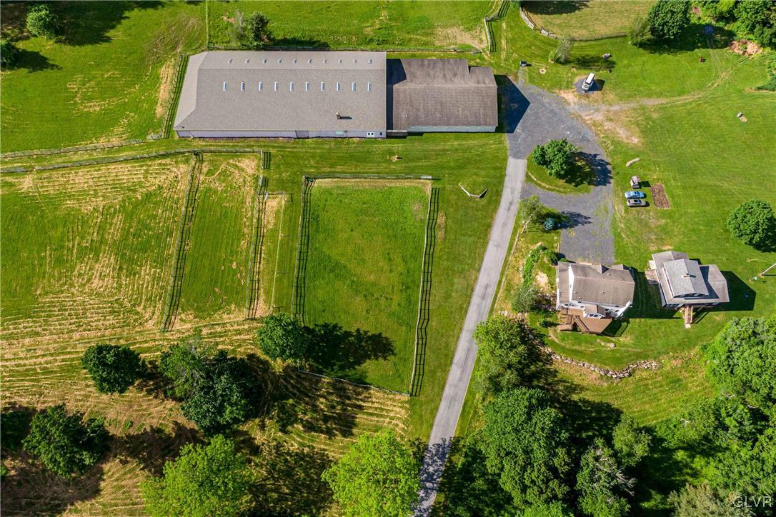 827 Pheasant Run Road Effort, PA 18330 - Photo 2 of 50