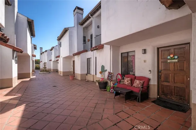 a view of a dinning room with lounge chairs